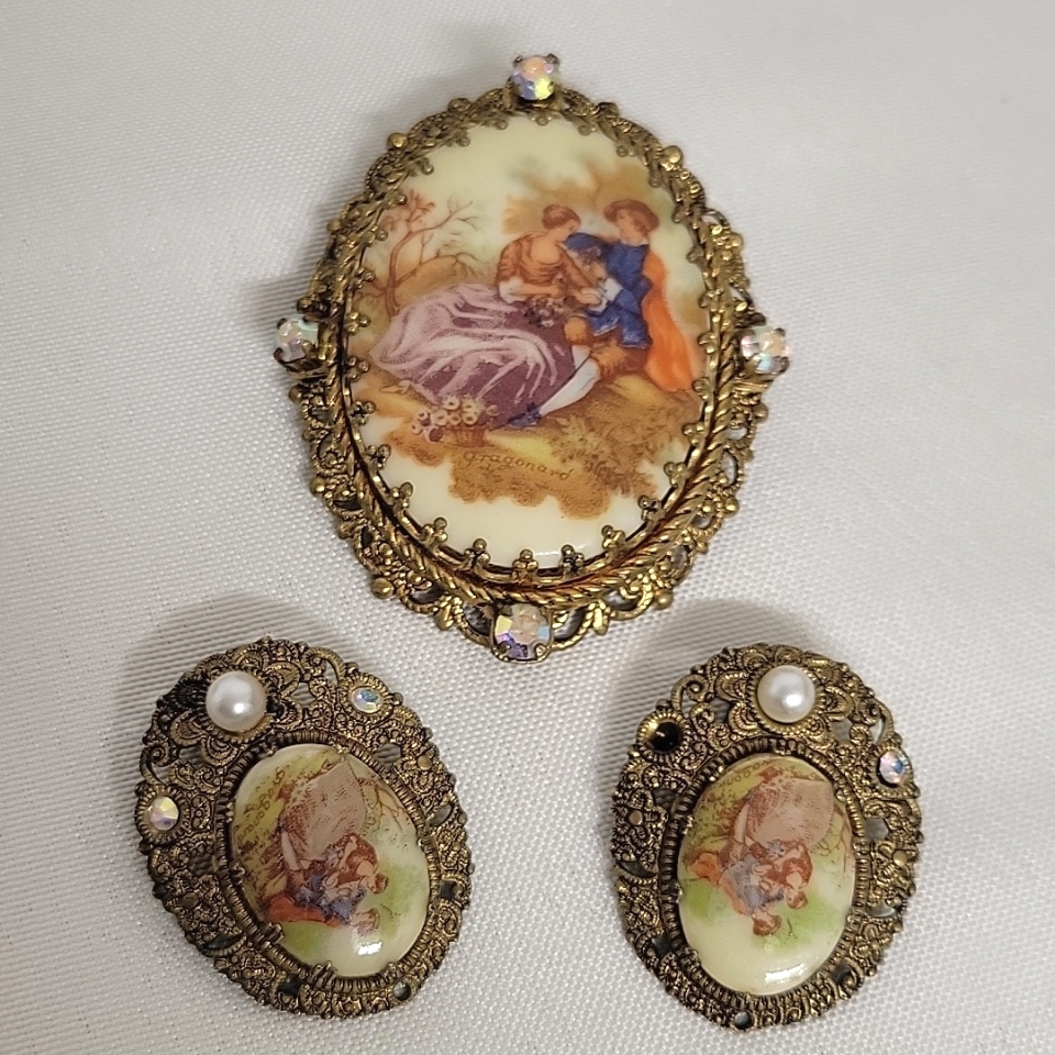 Vintage Germany Fragonard Porcelain Cameo Racoo Cour Brooch 8 Clip Earrings Set 58$